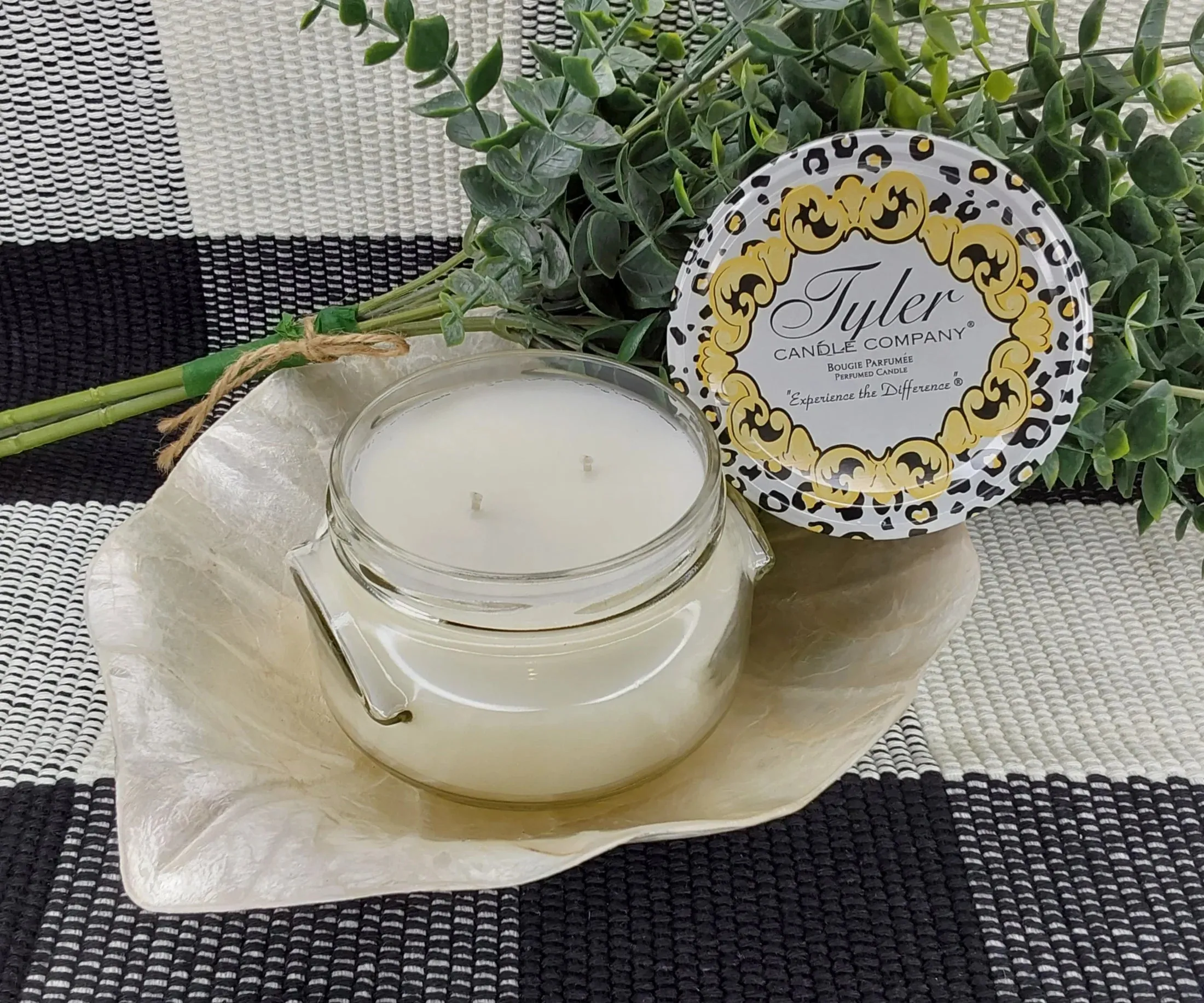 Diva 11 oz Candle